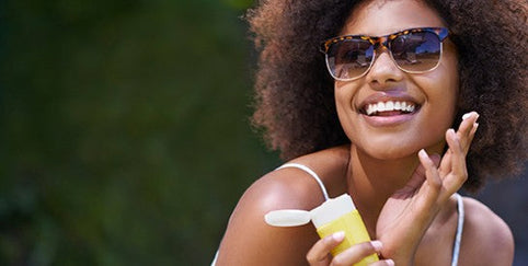 Crème solaire pour peaux noires: pourquoi l’inclure dans sa routine beauté ?
