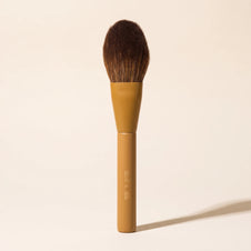 Pinceau poudre Wuré, packshot sur fond crème