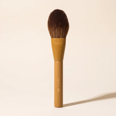 Pinceau poudre Wuré x Missmakeupholikk, manche ocre mat