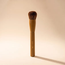 Pinceau teint Wuré x Missmakeupholikk, manche ocre mat