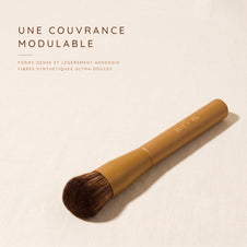 Pinceau teint : une couvrance modulable, forme dense et légèrement arrondie, fibres synthétiques ultra-douces